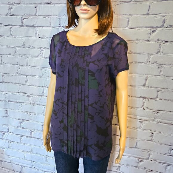 ANN TAYLOR, The Loft - Beautiful sheer navy/purple short sleeve floral blouse - Picture 5 of 13